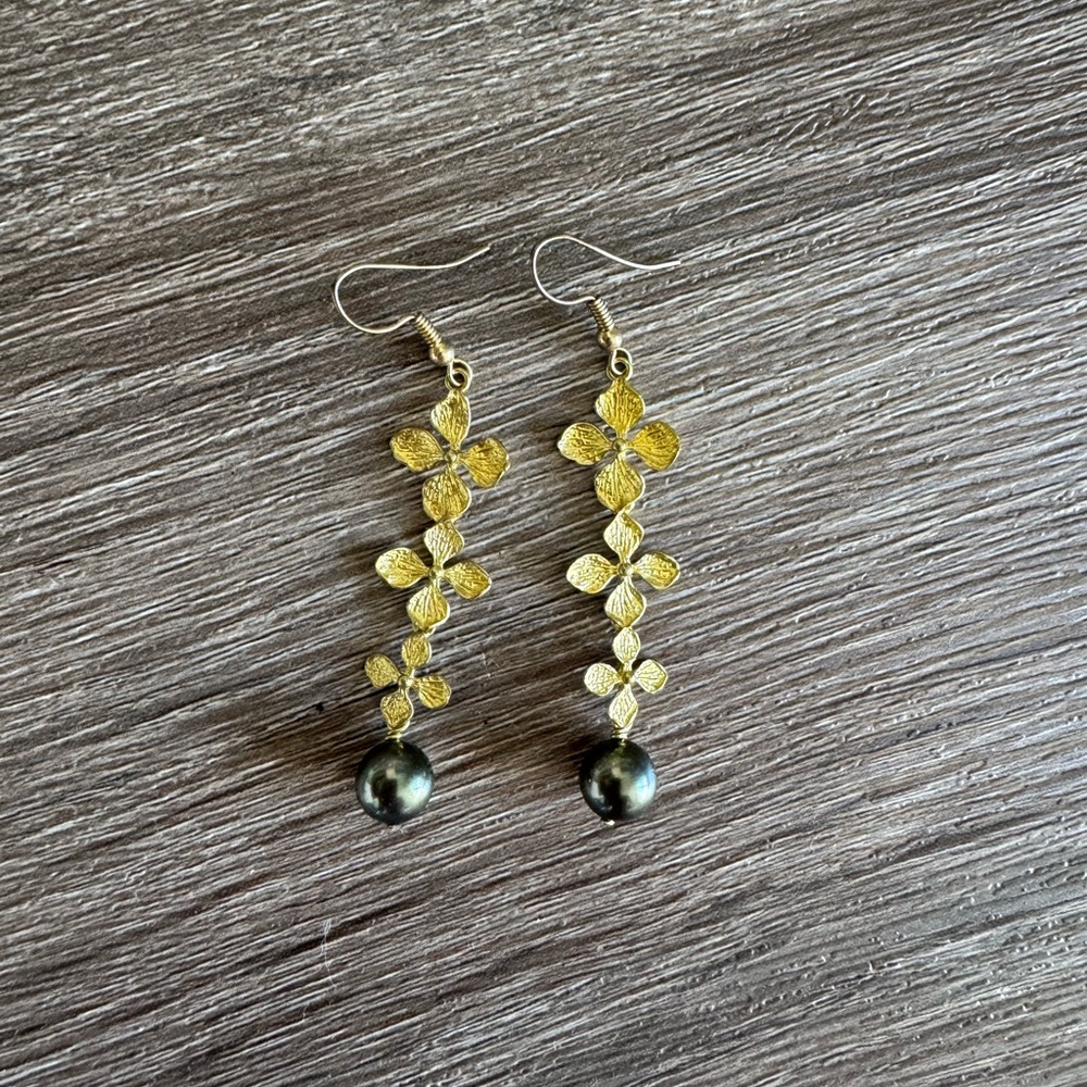 Pearl gold earrings from Hawaii